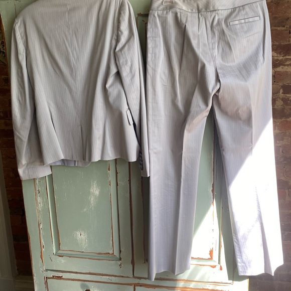 Adorable vintage Ann Taylor size 0 pinstripe pant suit - Picture 2 of 7
